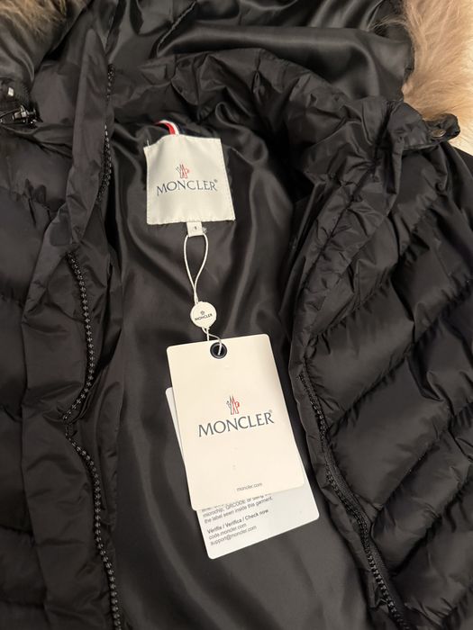 Geaca noua neagra cu gluga detasabila , marimea s , noua cu eticheta