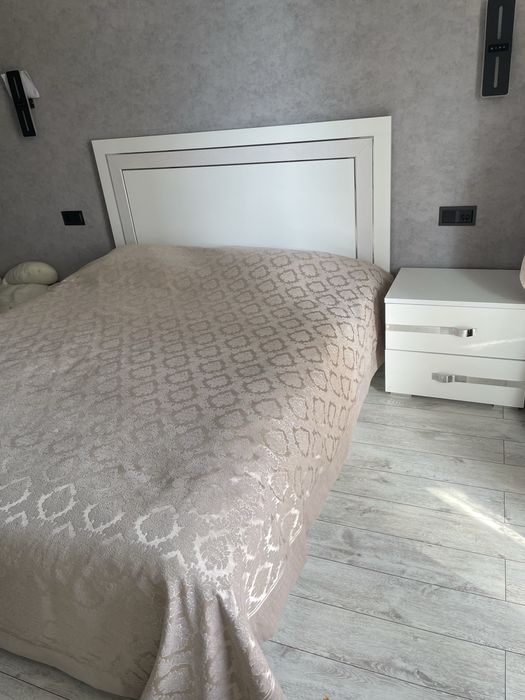 Продается кровать, тумба, камод