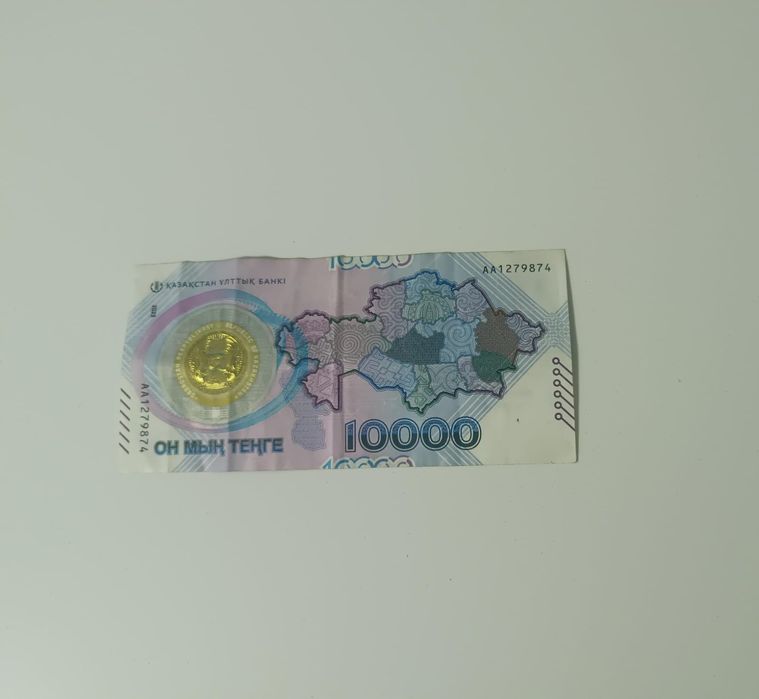 Коллекционная 10 000 банкнота, юбилейная в честь 30 летия национальной