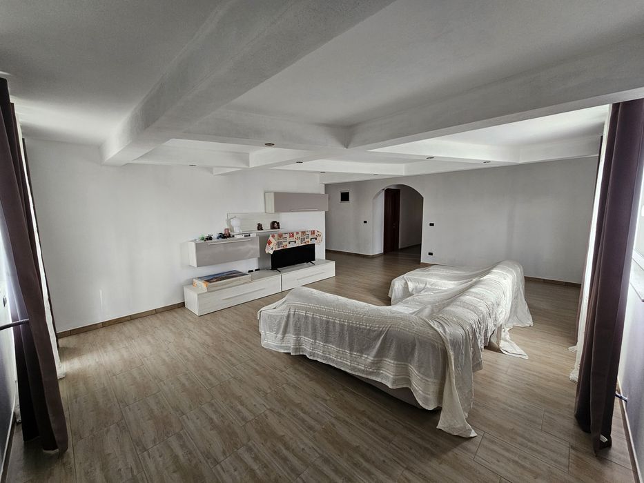 Casă modernă P+M – 228 mp utili, 6 camere, teren 1.000 mp – Poiana Sta