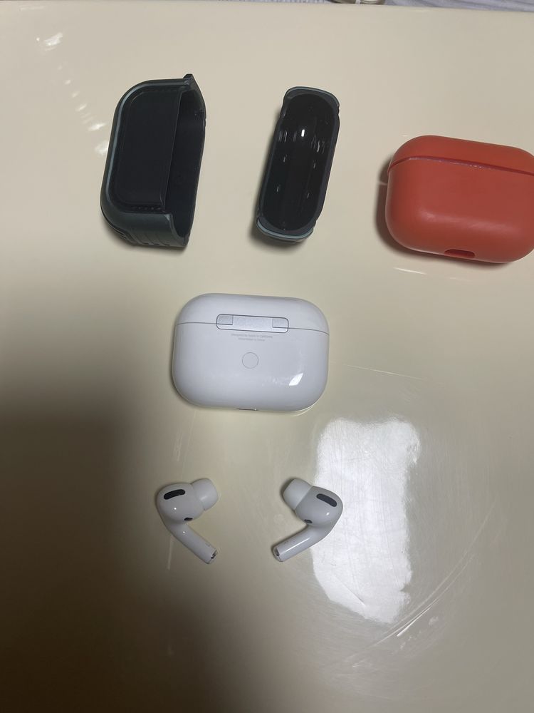 AirPods (1st Gen)