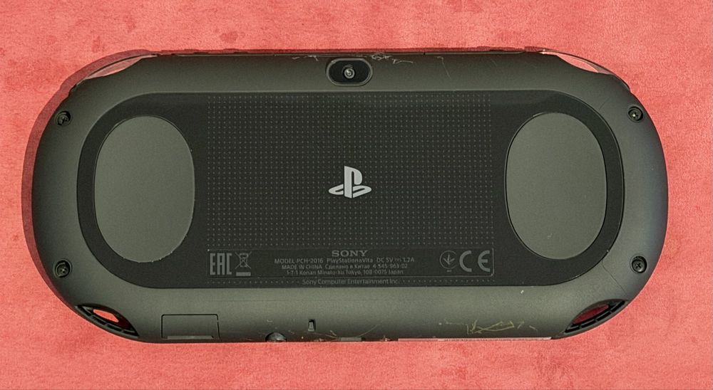 PlayStation Vita - като нова + 2 карти с памет!