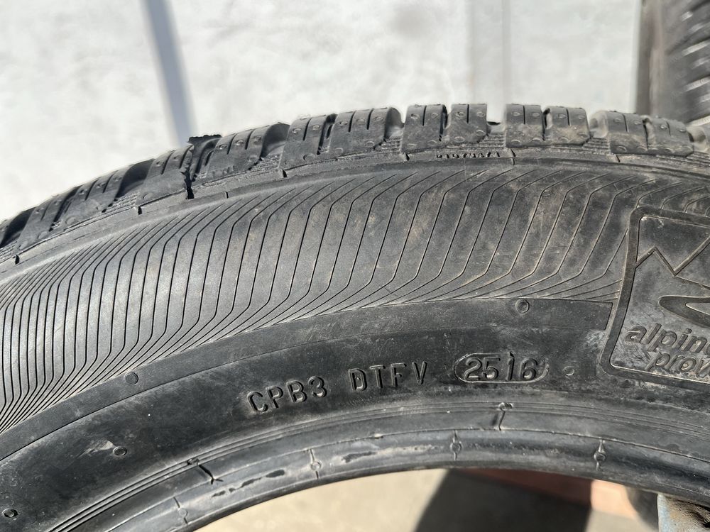 Нови зимни гуми 215/55/16 4 бр. Continental и 4 бр. Semperit
