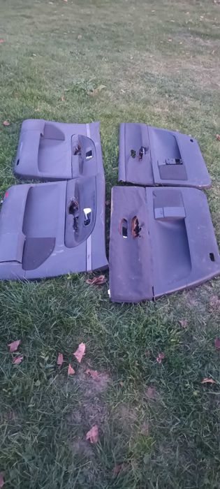 De vănzare portiere pt. față+ spate { Ford Galaxy -Volkswagen Sharan }