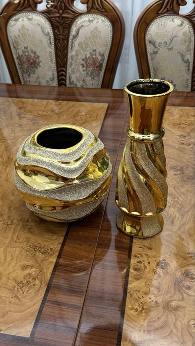 красивые золотые вазы