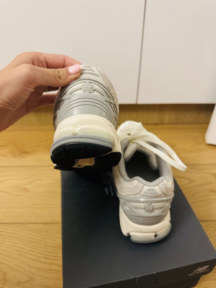 New Balance 1906