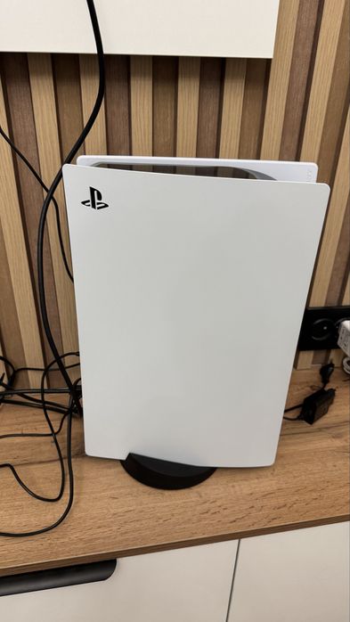 PS5 новая, на гарантии