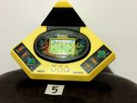 Стара LCD игра от 1987 година, с батерии