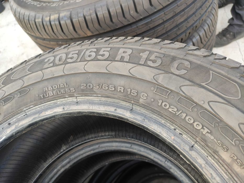 2бр Летни гуми за БУС 205 65 15 С - Continental