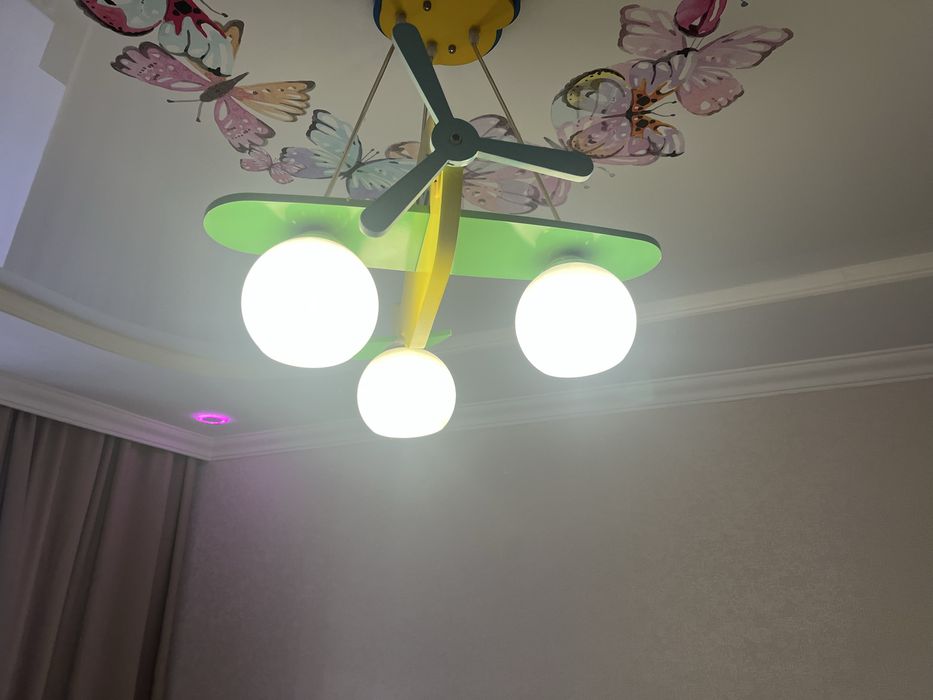 Продам люстру детскую