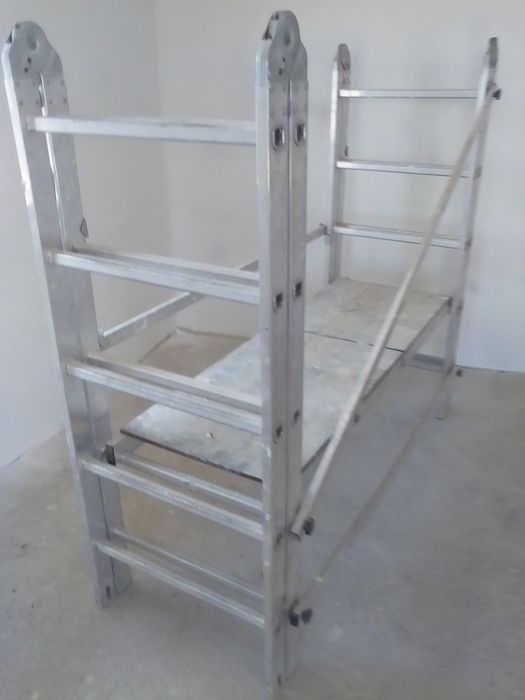 Продавам алуминиево скеле