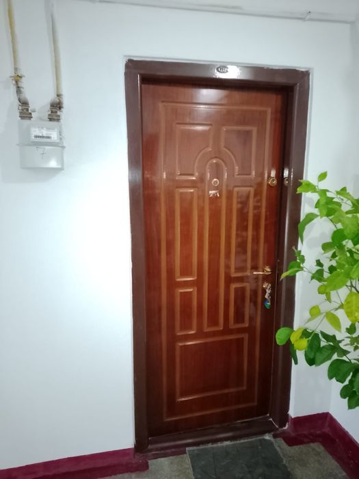 Vand apartament 4 camere, decomandat, in Vulcan.