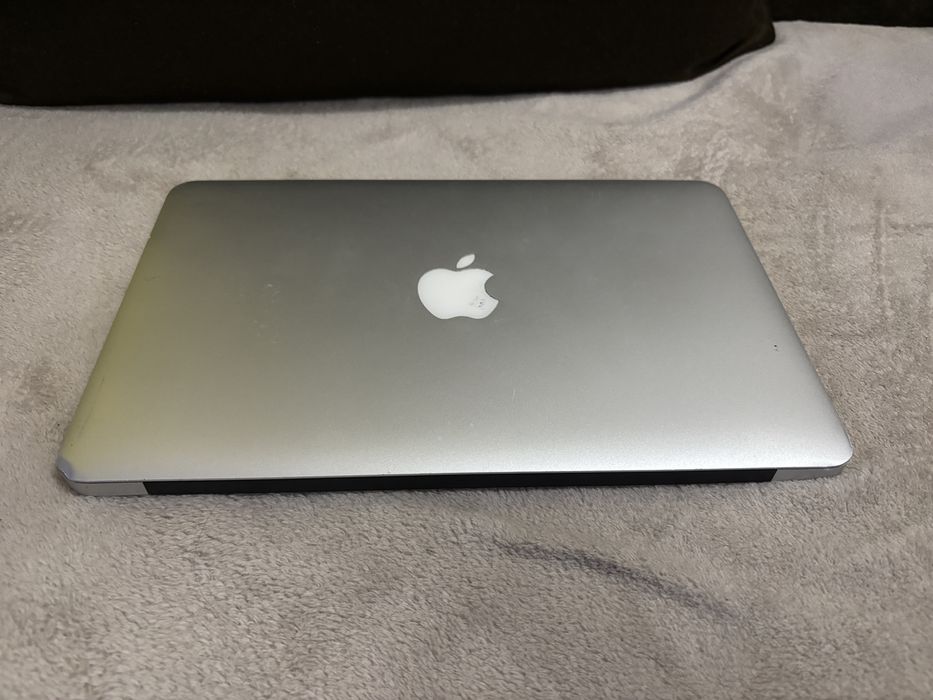 MacBook Air 11" (Early 2014) -Отлична работа,компактен,зарядно вкл.
