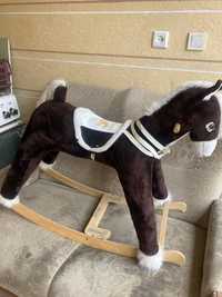 Лошадь для детей, удобно катать детей с 1 года до 3 лет