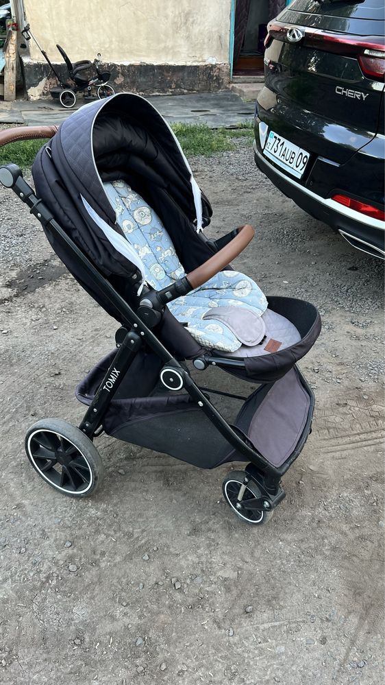 Продаем коляску Tomix
