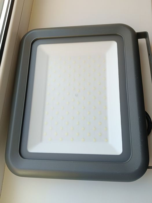 Прожектор светодиодный.