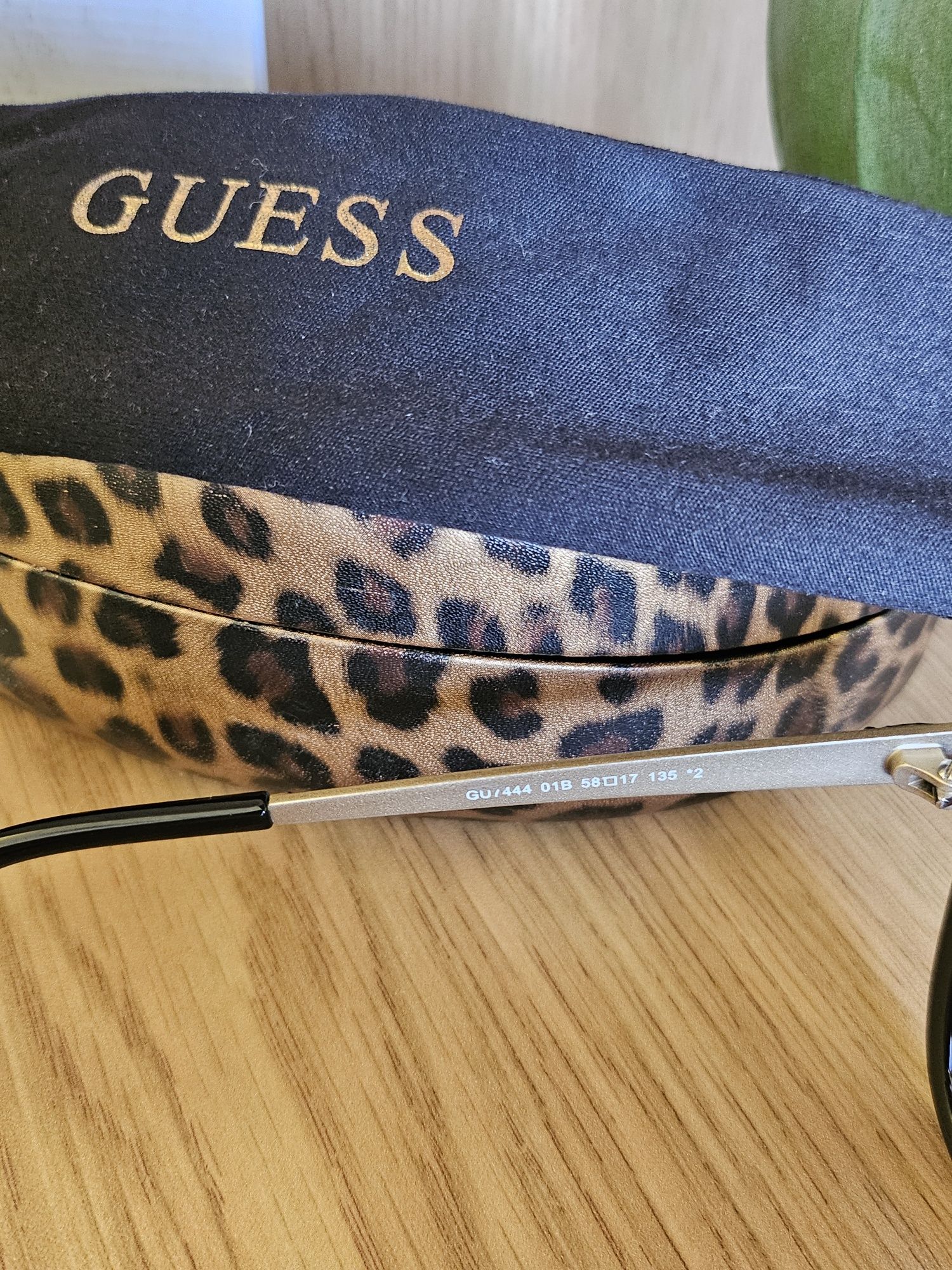 Слънчеви очила Guess