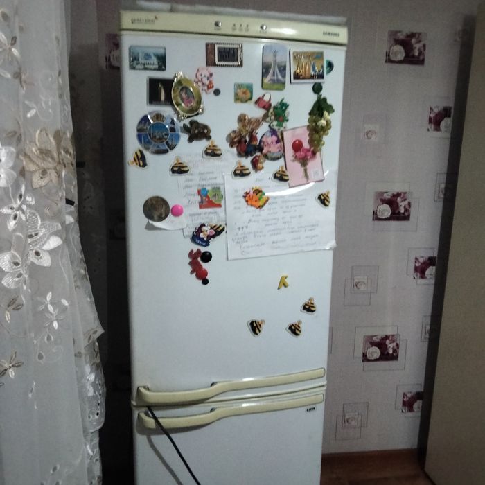 Холодильник  в кухню