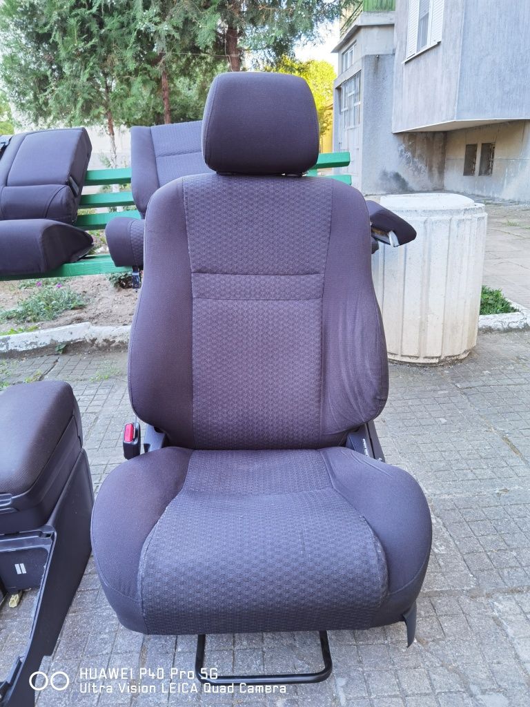 Салон от Toyota Avensis