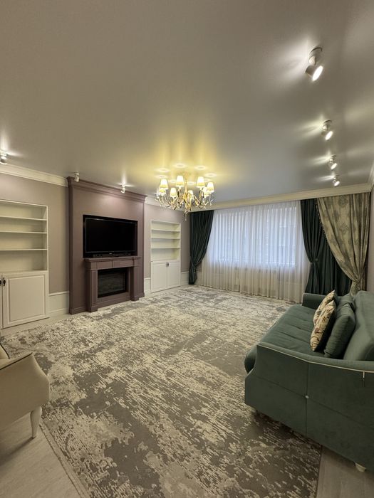 Продам 4 комнатную кв. (183 квадрата)