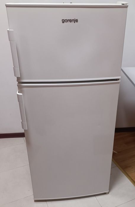 Продавам хладилник с горен фризер  Gorenje RF420BW