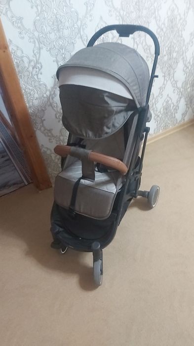 Продам прогулочную коляску