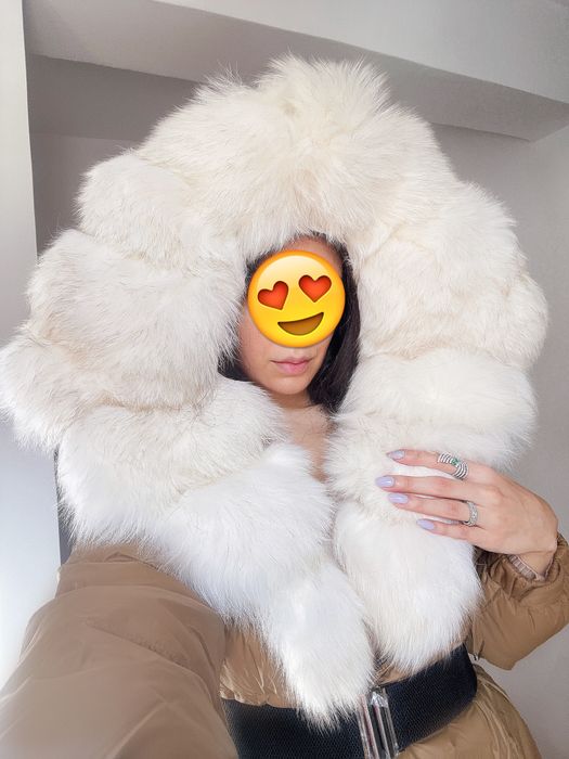Geaca cu gluga imensa de blana naturala alba si puf pe interior noua