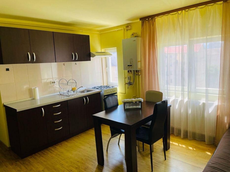 Inchiriez ap 2 cam , zona Hipodrom