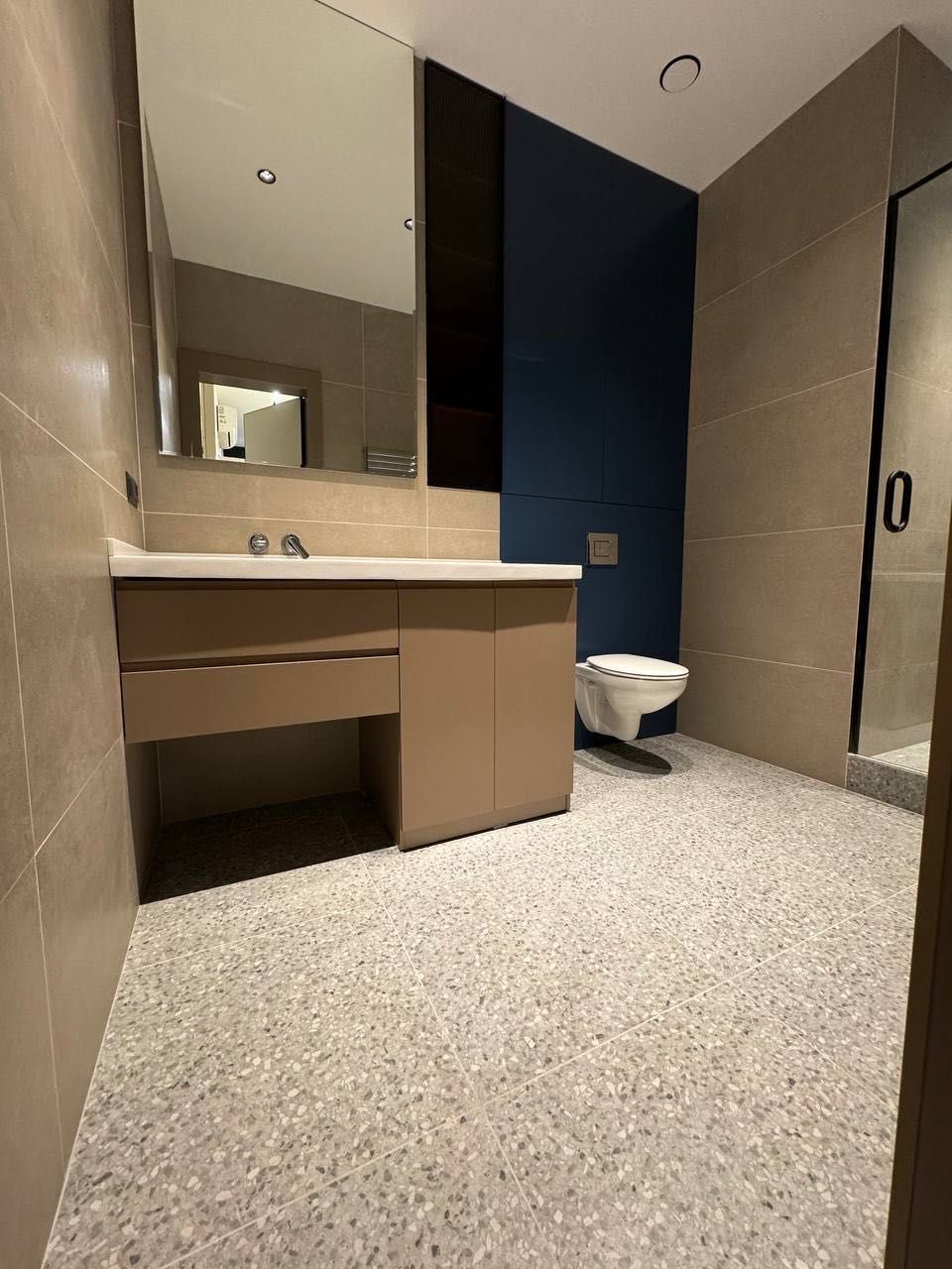 Mirabad Avenue Продается 2 комнатная квартира ремонт ул.Кунаева