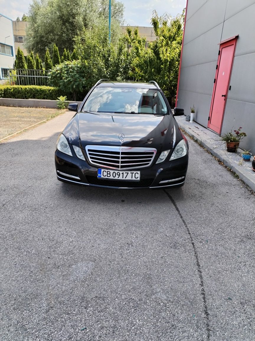 Продавам Мерцедес 212 Е 250 бензин комби 2010г.Внос от Швейцария.