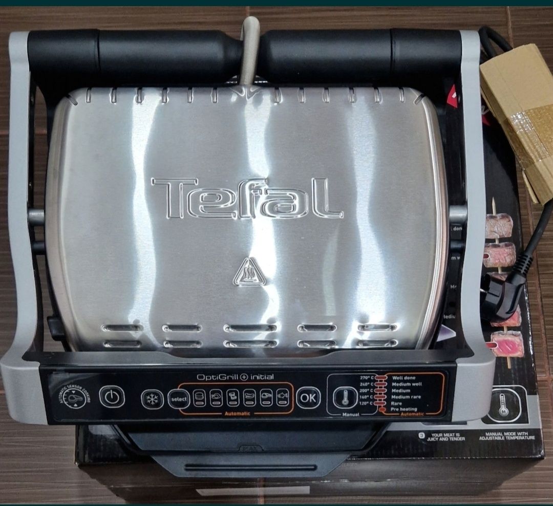 Contact grill digital Tefal, 6 programe,29,2 x 23,0 cm, în cutie.
S