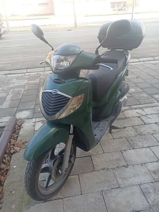 scuter honda sh 125 se conduce cu B