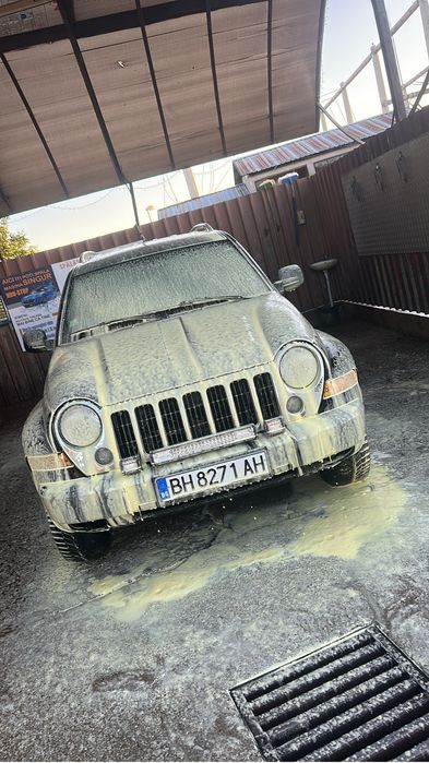 Vând jeep cheroke 2.8
