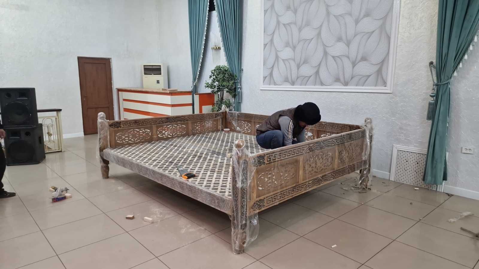 Топчан со столиком из массива сосны Тапчан Доставка по всему РК  22Е