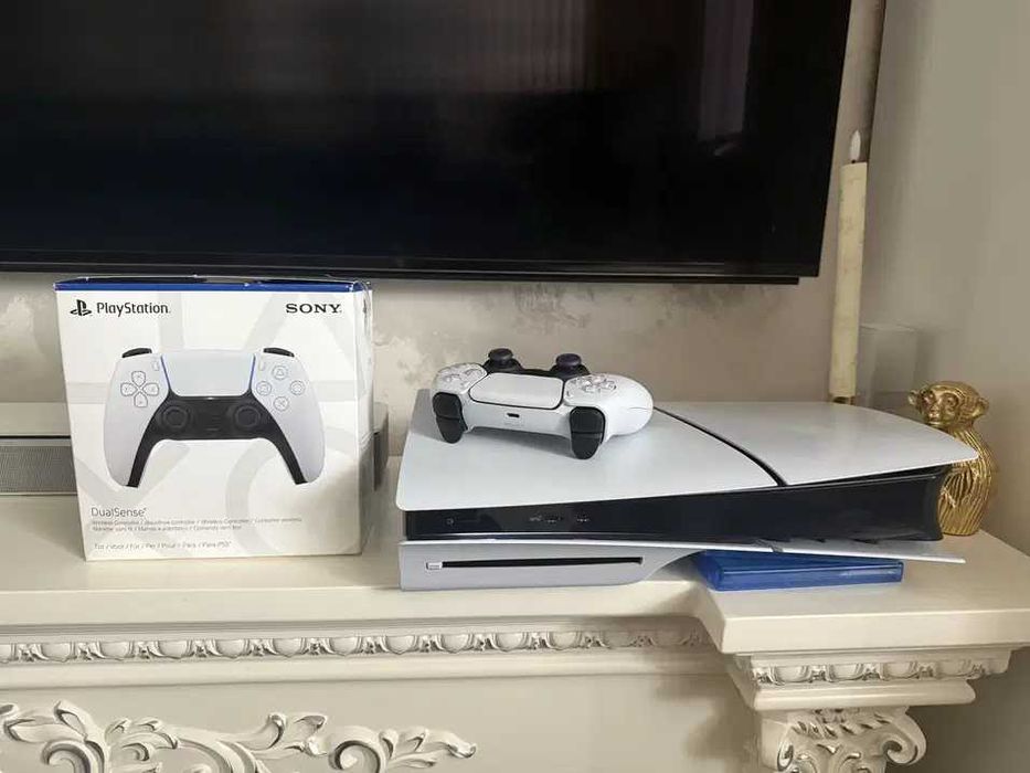 Consola PS5 Playstation 5 Slim Disk Edition-cu 2 manete,impecabil,1TB