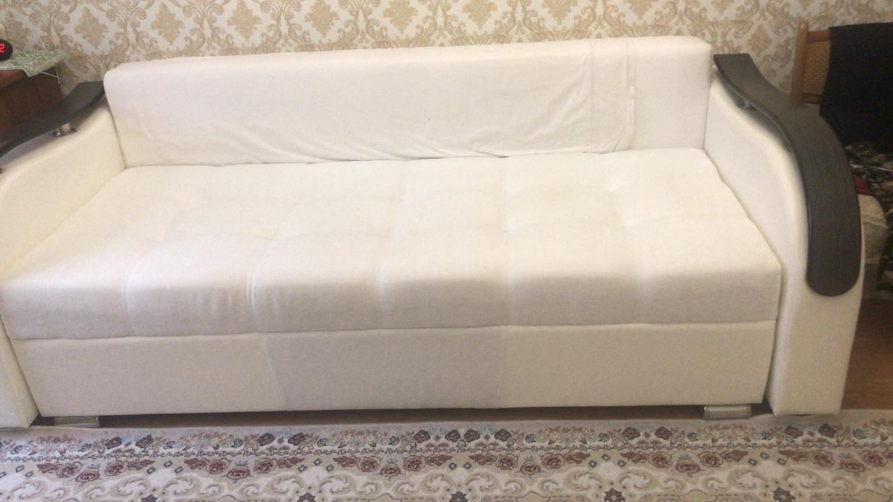 Матерчатый диван