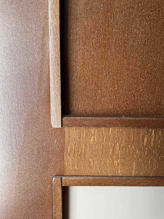 Продавам масивен дървен гардероб.