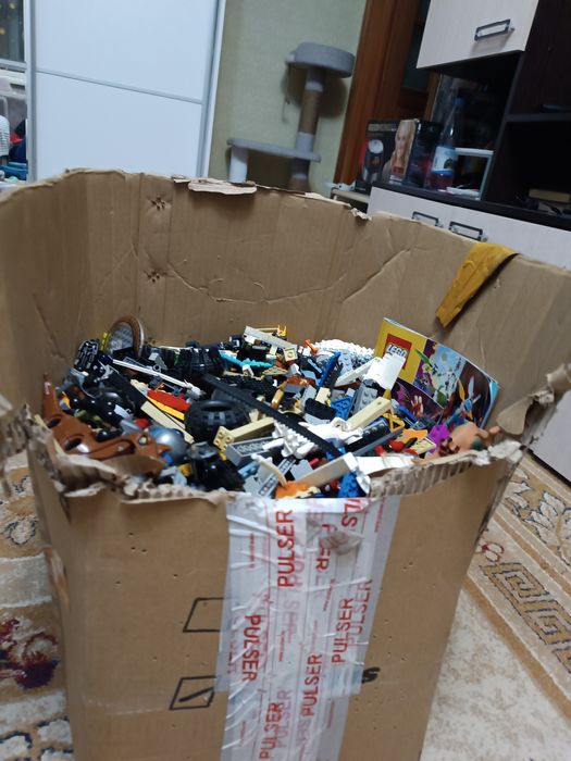 продам огромную коробку с лего