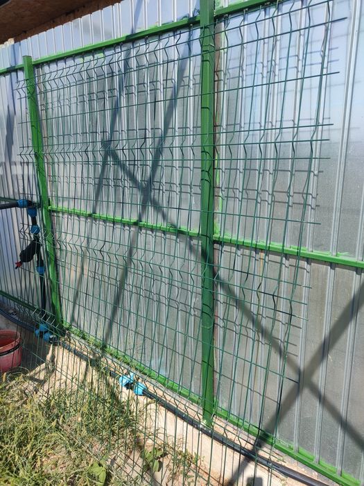 Plasa Bordurata doua bucati! Dimensiuni 2m inaltime pe 2.5 latime!