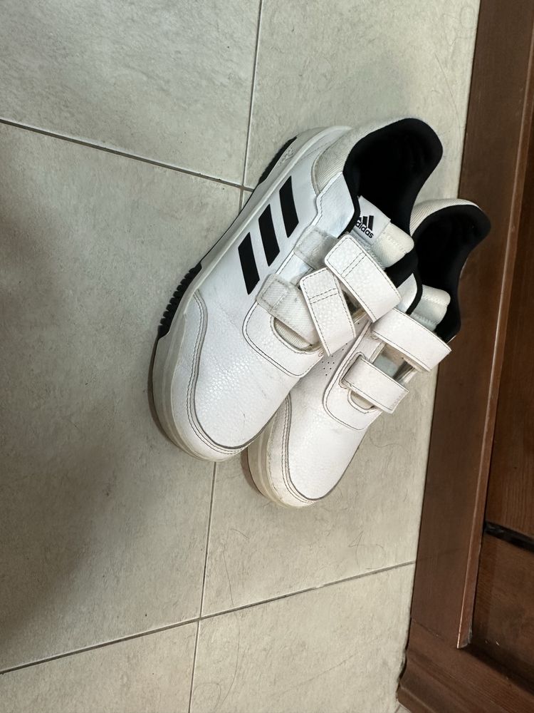 Adidas бели обувки