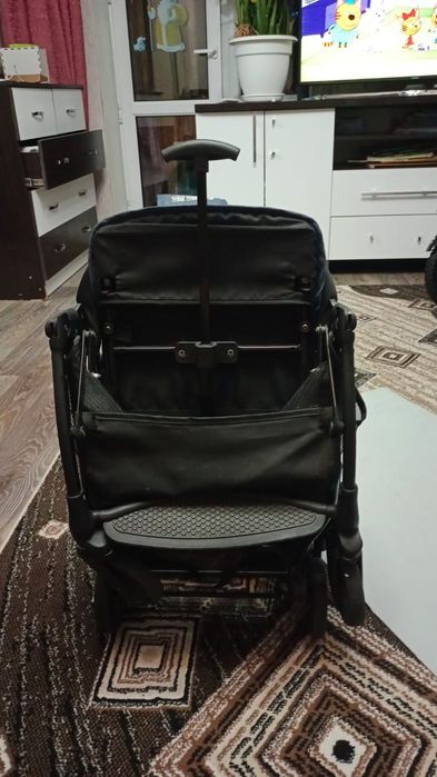 Продам прогулочную коляску.