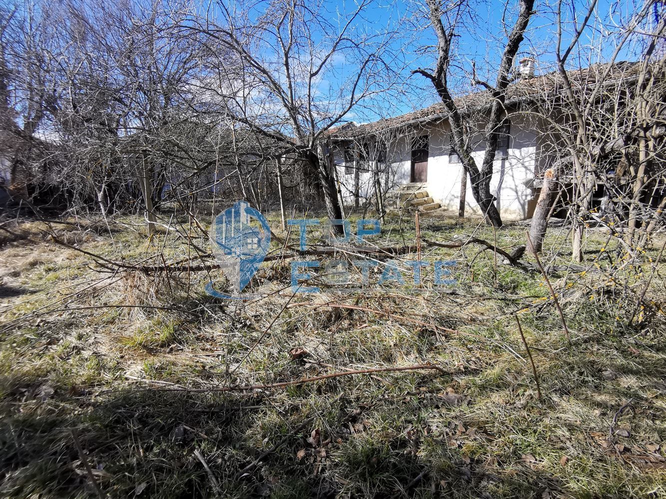Стара къща на главната улица в село Къпиново, област Велико Търново