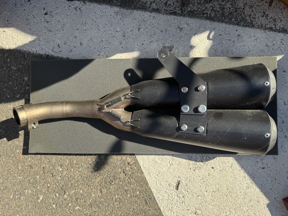 Toba Evacuare Slip On Leo Vince GP Duals Suzuki SV650