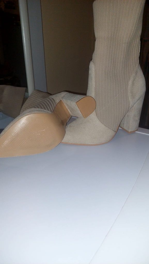 De vanzare botine