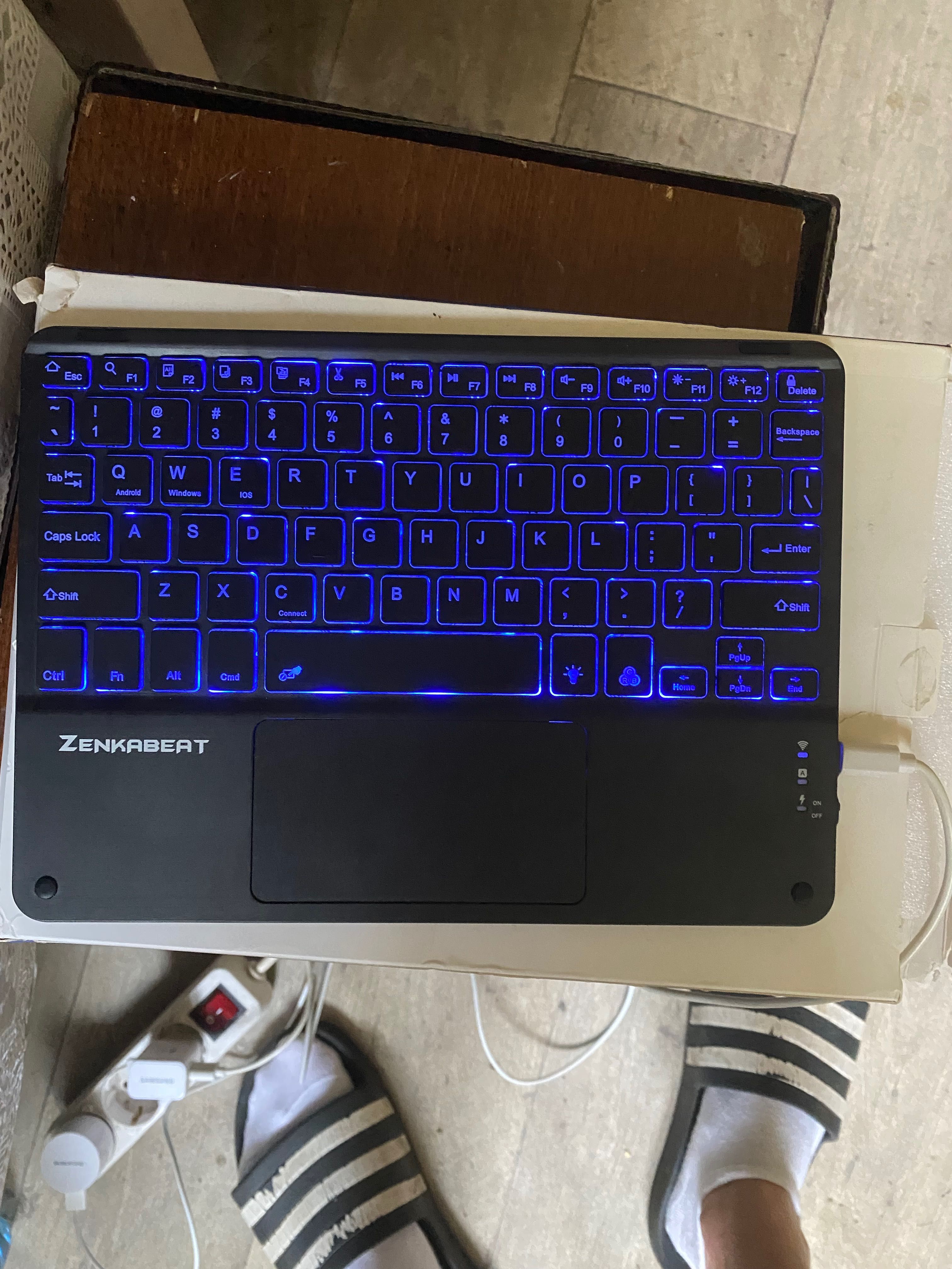 Tastatura Wireless pentru iPad ZenkaBeat