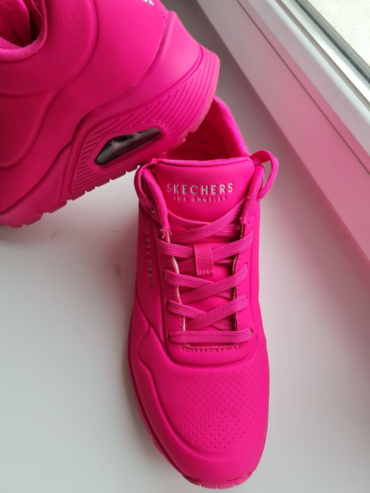 Продам кросовки SKECHERS LA