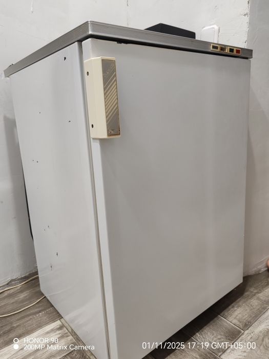 Продам морозильник