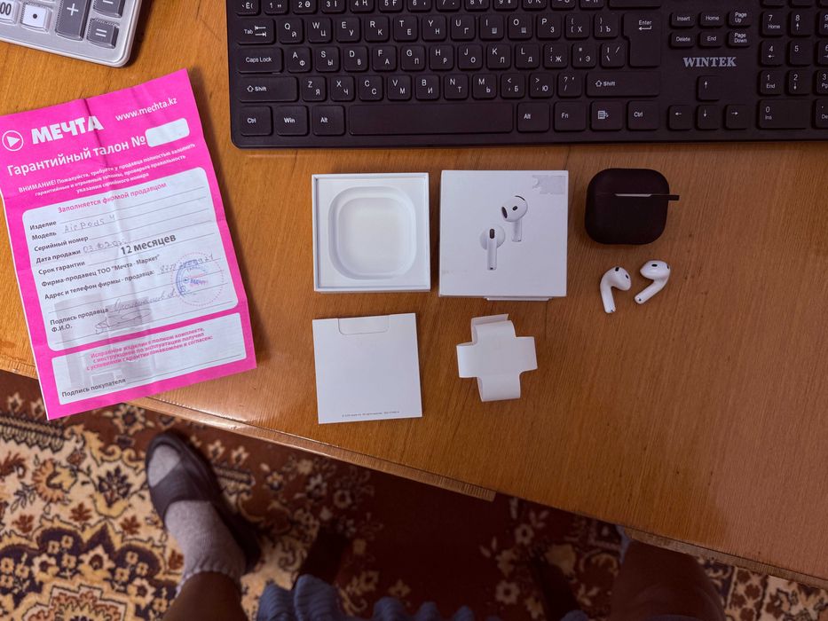 Apple AirPods 4 ANC