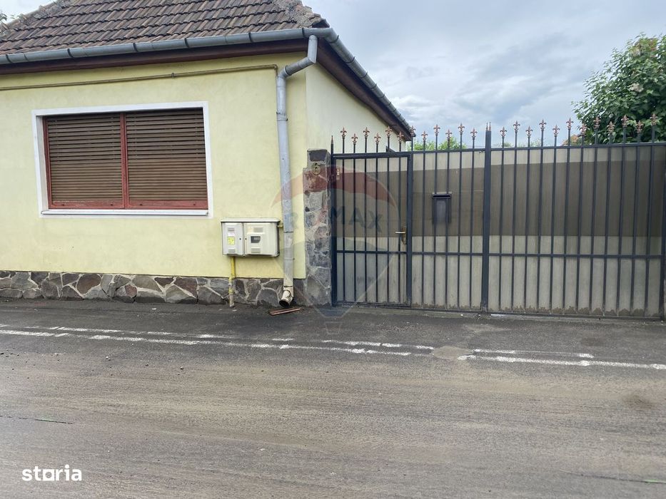 Casă cu potențial, situată pe strada Gheorghe Lazăr