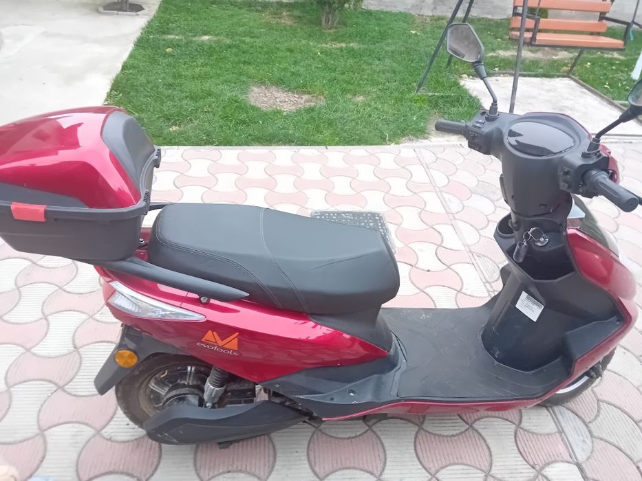 Vând scuter electric